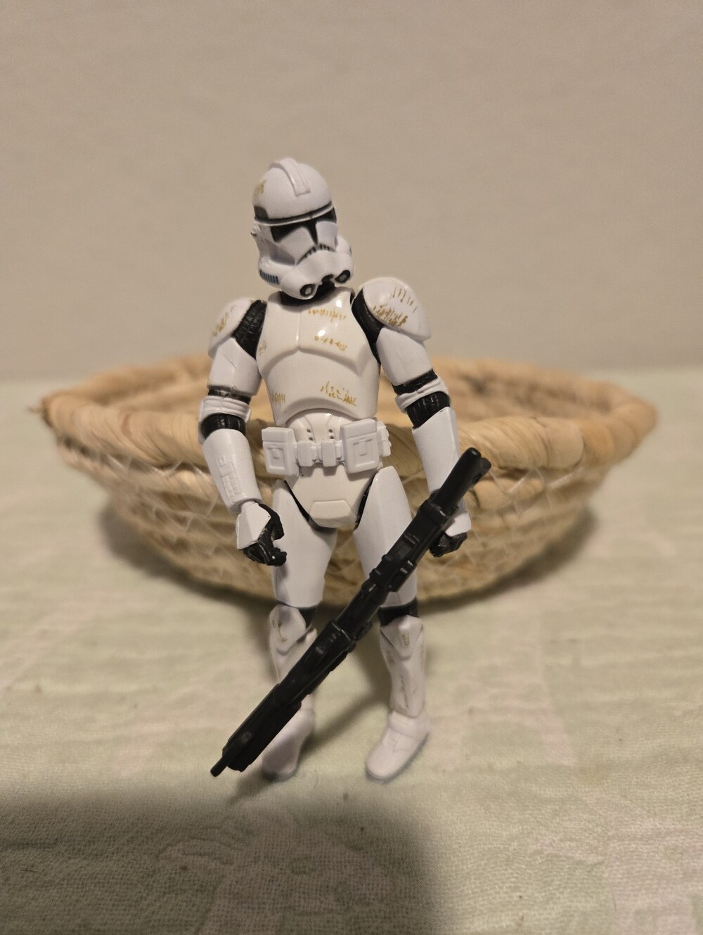 Star Wars 30th Anniversary Clone Trooper Figure And Gun.